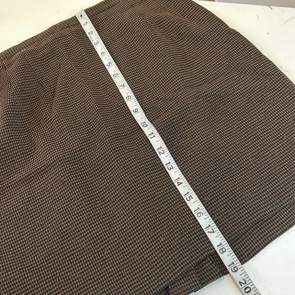 Gianni black and brown tiny houndstooth skirt size 12 fits more like a 10